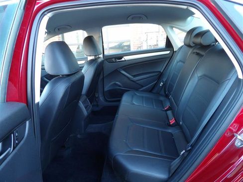 Used 2015 Volkswagen Passat 1.8T Limited Edition image 12
