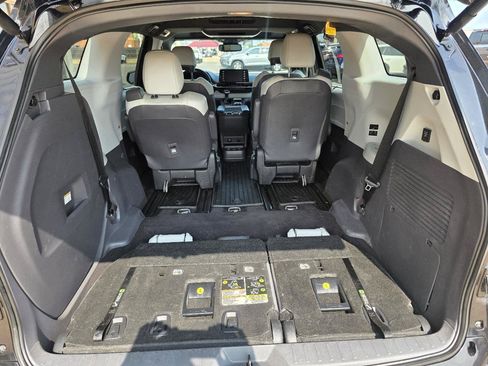 Used 2023 Toyota Sienna XSE w/ XSE Plus Package AWD/4WD image 27