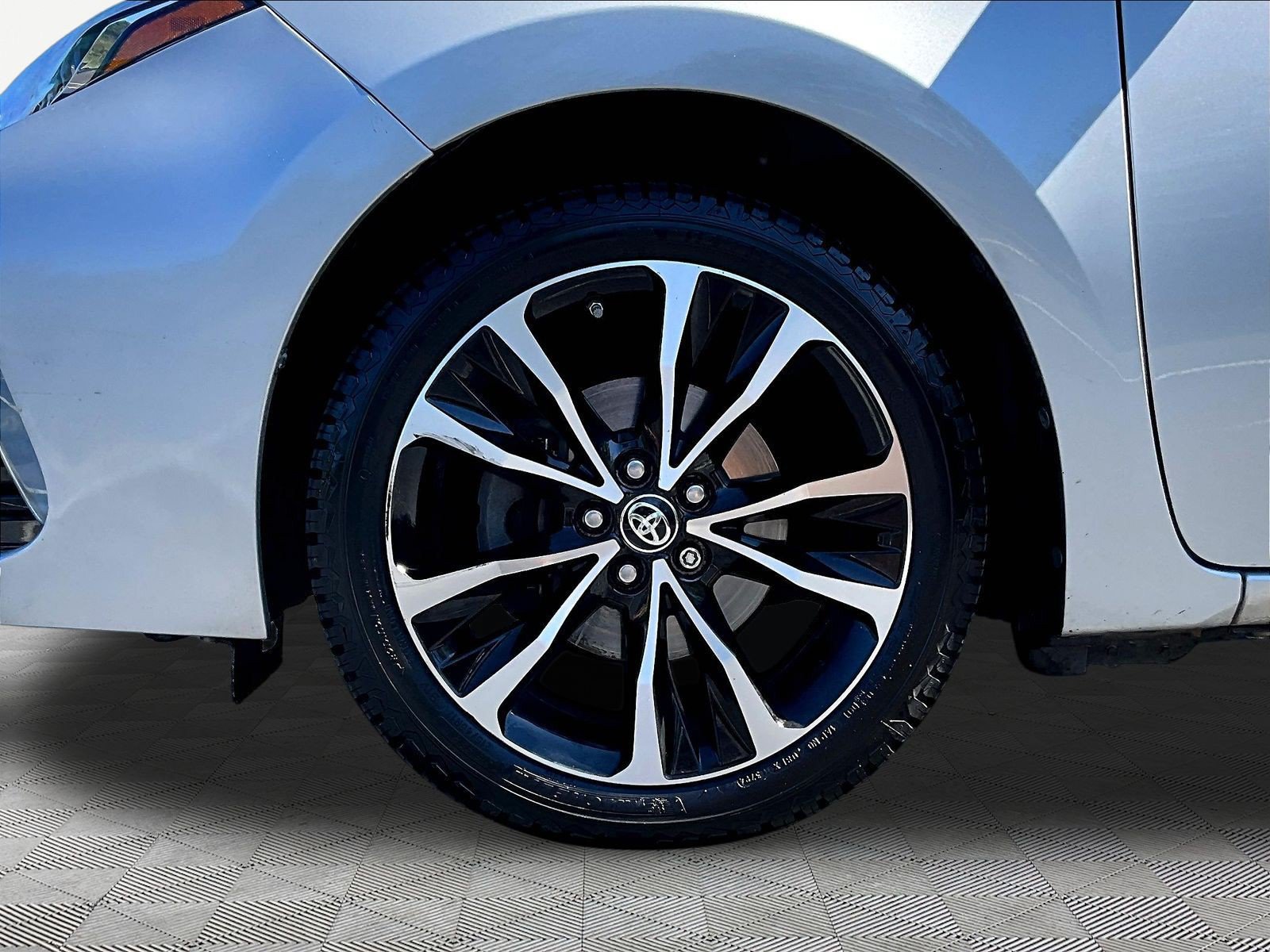 Used 2017 Toyota Corolla XSE w/ Carpet Mat Package (TMS) FWD image 34
