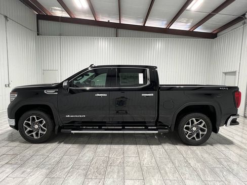 New 2026 GMC Sierra 1500 SLT image 2