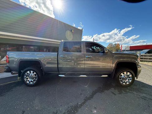 Used 2018 GMC Sierra 2500 Denali w/ Suspension Package, Off-Road image 7