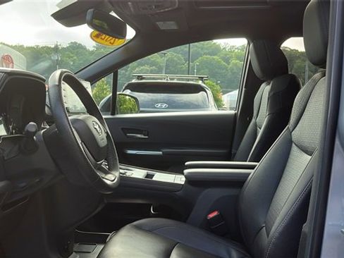 Certified 2024 Toyota Sienna XLE Woodland Edition image 10