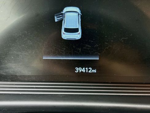Used 2025 Hyundai Venue SEL FWD image 19