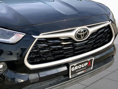 Used 2022 Toyota Highlander XLE AWD/4WD image 27