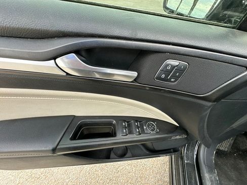 Used 2018 Ford Fusion Titanium AWD/4WD image 10