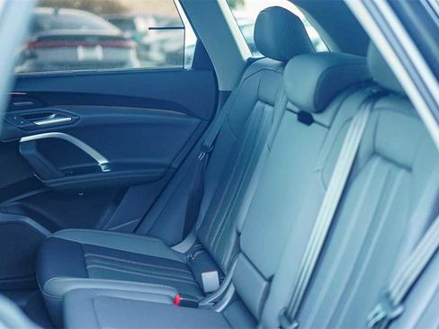 New 2025 Audi Q5 Prestige image 18