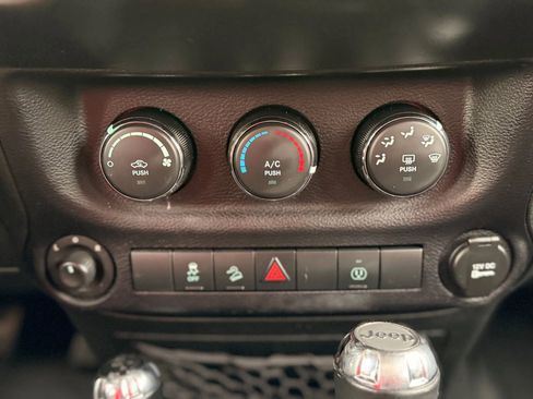 Used 2015 Jeep Wrangler Unlimited Sahara w/ Connectivity Group image 36