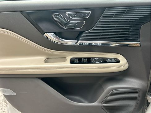Used 2021 Lincoln Corsair AWD w/ Rear Removable Package Tray image 16