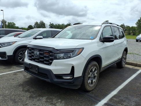 Used 2023 Honda Passport TrailSport image 2