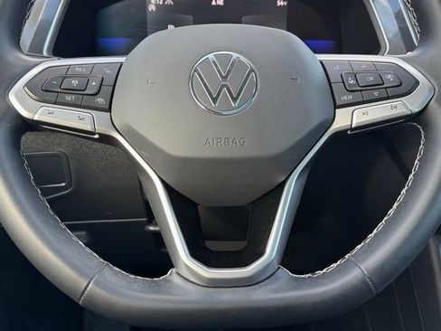 Certified 2022 Volkswagen Tiguan SE w/ Panoramic Sunroof Package image 39