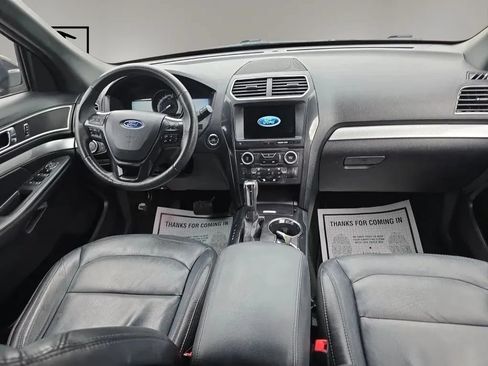 Used 2017 Ford Explorer XLT w/ Equipment Group 202A AWD/4WD image 14