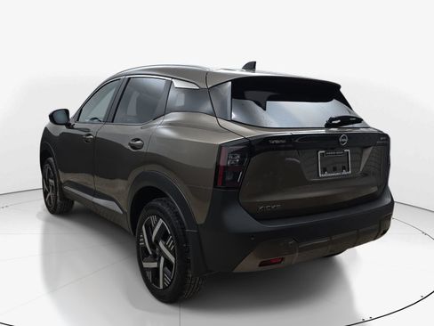 Used 2026 Nissan Kicks SV w/ SV Premium Package FWD image 6