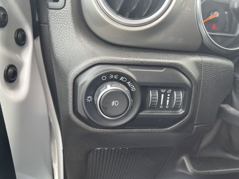 Used 2018 Jeep Wrangler Unlimited Sahara AWD/4WD image 20