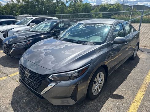 Used 2025 Nissan Sentra S FWD image 2
