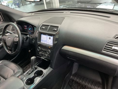 Used 2017 Ford Explorer XLT w/ Equipment Group 202A image 14