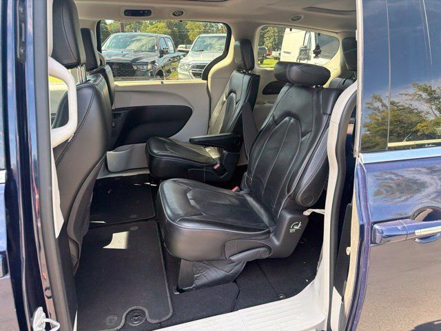 Used 2019 Chrysler Pacifica Limited FWD image 15