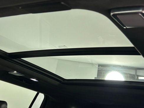 Used 2021 Cadillac Escalade ESV Premium Luxury Platinum image 38