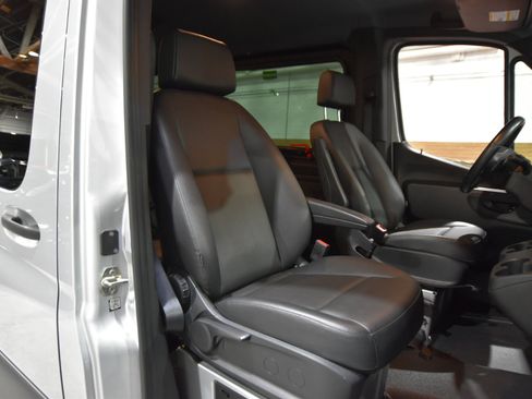 Used 2021 Mercedes-Benz Sprinter 2500 image 37