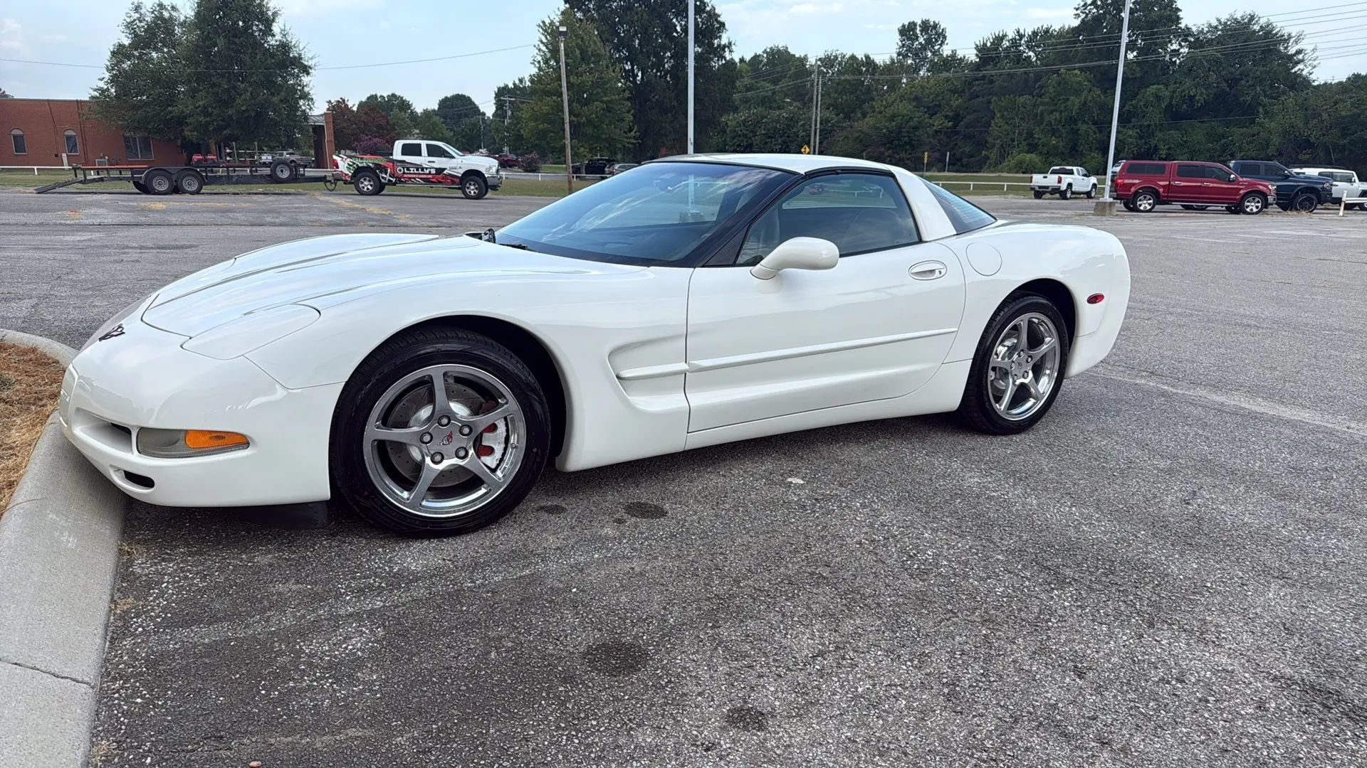 Used 2002 Chevrolet Corvette Coupe w/ Preferred Equipment Group2 RWD image 2
