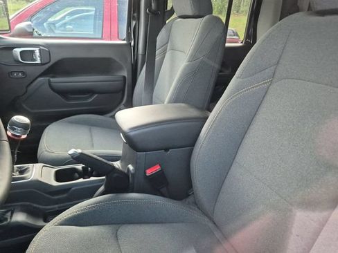 Used 2024 Jeep Gladiator Sport AWD/4WD image 13