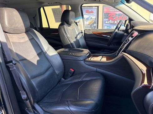 Used 2015 Cadillac Escalade Premium image 37