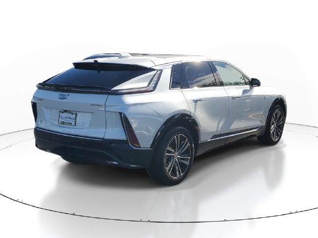 Certified 2024 Cadillac Lyriq Luxury AWD/4WD image 4