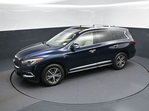 Used 2019 INFINITI QX60 Luxe w/ Essential Package FWD image 32