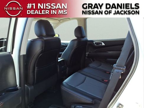 Used 2019 Nissan Pathfinder SL image 27
