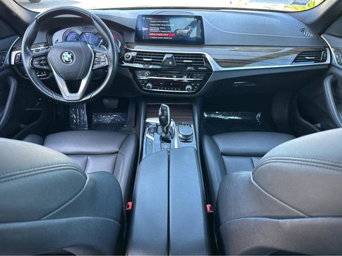 Used 2019 BMW 530e w/ Convenience Package image 4