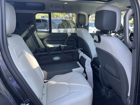 Used 2026 Land Rover Defender 110 X-Dynamic SE image 13