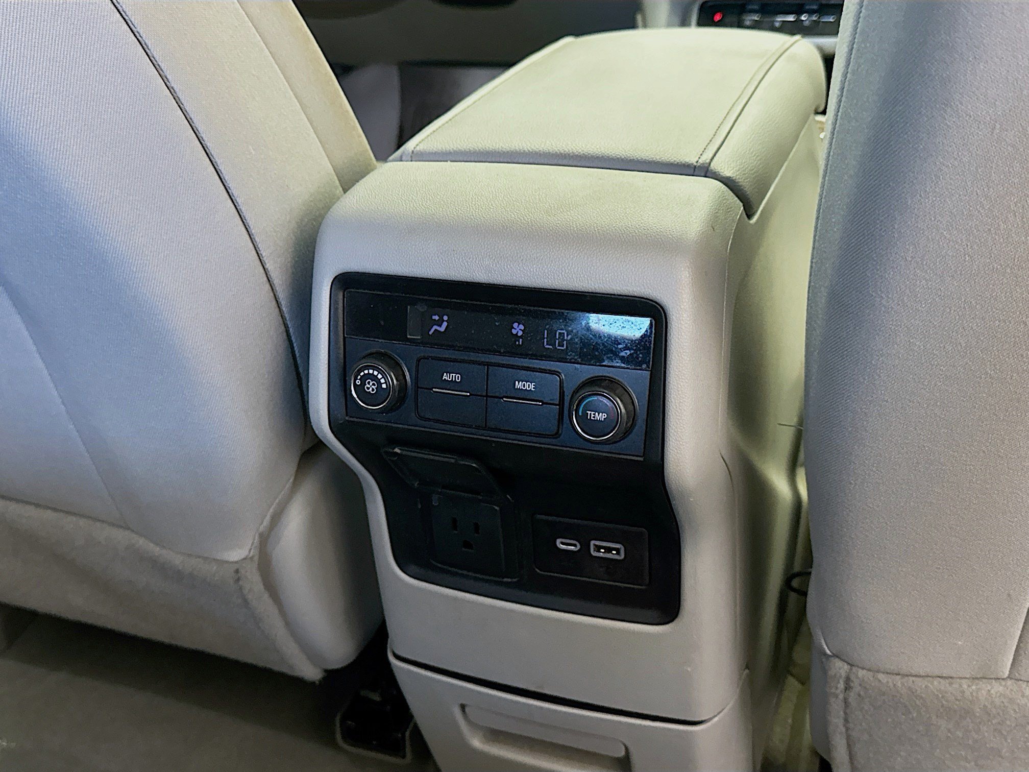 Used 2023 GMC Acadia SLE w/ Driver Convenience Package FWD image 16