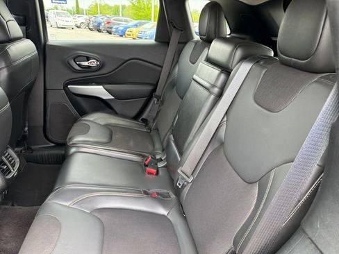 Used 2018 Jeep Cherokee Latitude Plus image 21