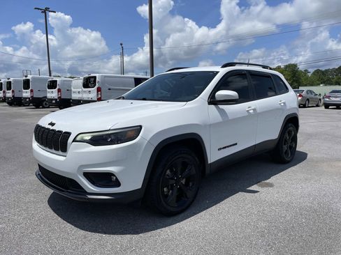 Used 2019 Jeep Cherokee Latitude Plus AWD/4WD image 9