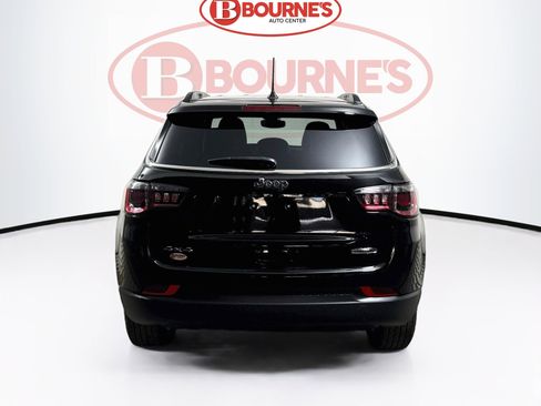 Used 2025 Jeep Compass Latitude AWD/4WD image 8