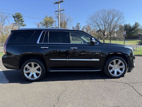 Used 2017 Cadillac Escalade Luxury image 7