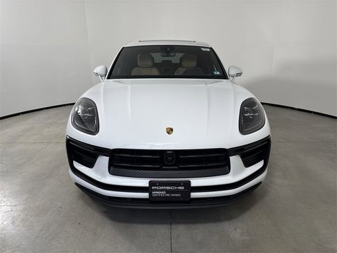 Certified 2025 Porsche Macan image 10