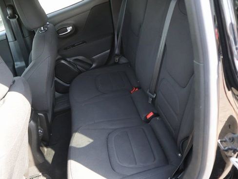 Used 2021 Jeep Renegade Latitude AWD/4WD image 12