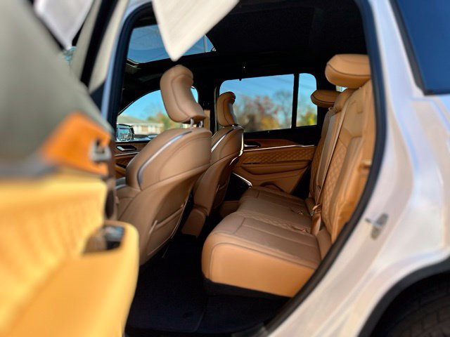 Used 2023 Jeep Grand Cherokee Summit AWD/4WD image 19