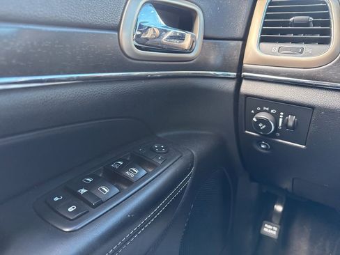 Used 2017 Jeep Grand Cherokee Limited w/ Luxury Group II image 17