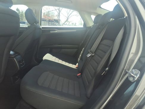 Used 2020 Ford Fusion SE image 9