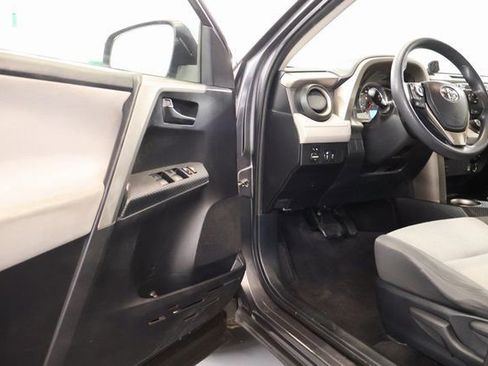 Used 2014 Toyota RAV4 LE image 8
