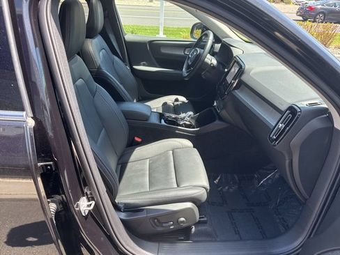 Certified 2025 Volvo XC40 B5 Plus AWD/4WD image 15