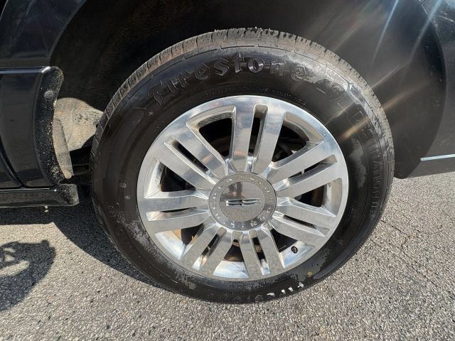 Used 2013 Lincoln Navigator 4WD image 10