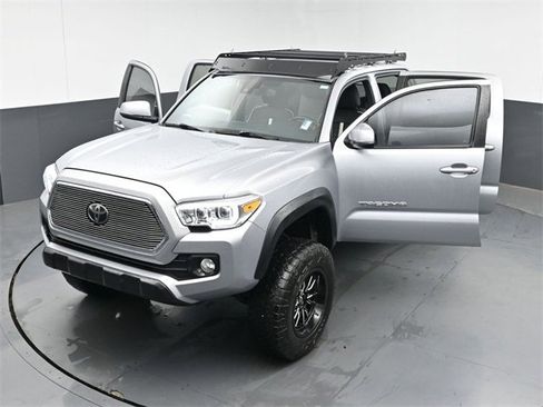 Used 2021 Toyota Tacoma TRD Off-Road image 49