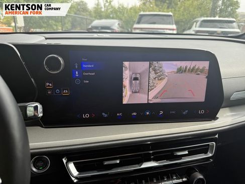 Used 2024 Chevrolet Traverse LT image 29