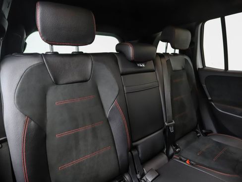 Used 2021 Mercedes-Benz GLB 250 4MATIC image 27