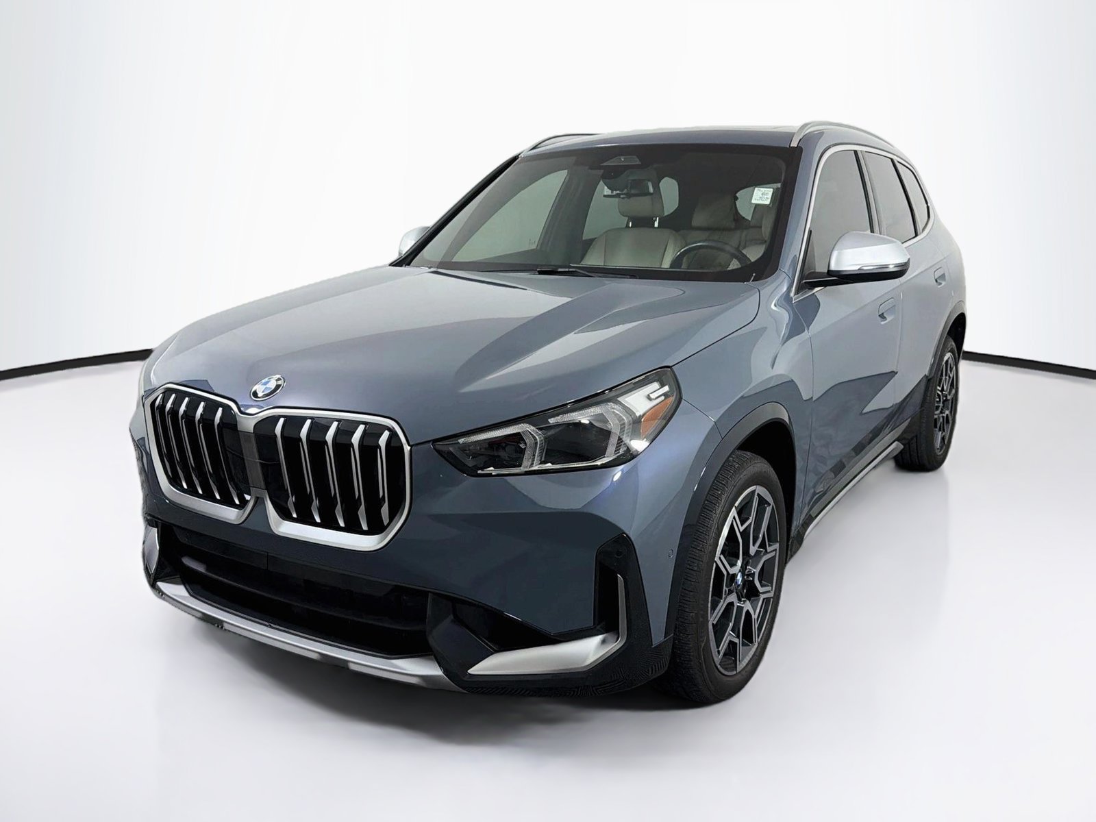Used 2023 BMW X1 xDrive28i w/ Convenience Package AWD/4WD image 3