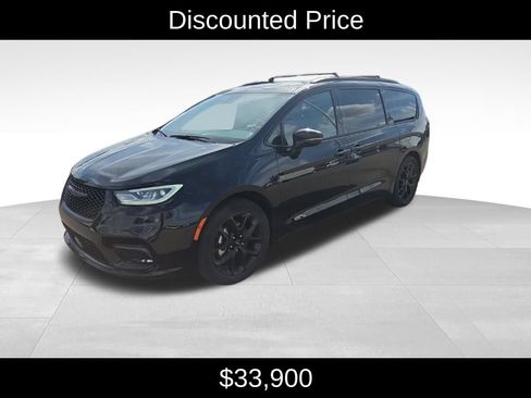 Used 2025 Chrysler Pacifica Limited FWD image 3
