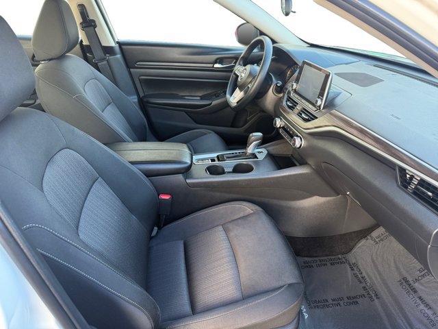 Used 2025 Nissan Altima 2.5 SV AWD/4WD image 12