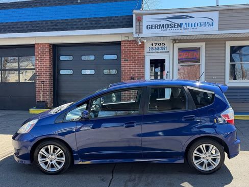 Used 2011 Honda Fit Sport image 2